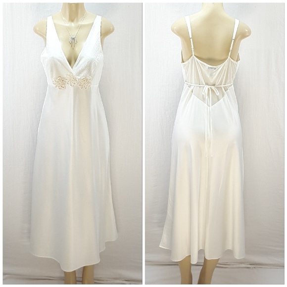 Delicates Other - DELICATES, Deep V Neck Nightgown, size Medium